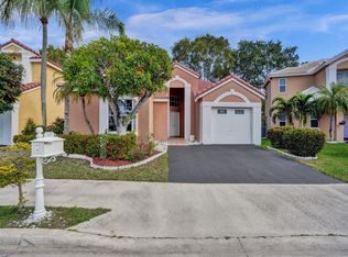 520 Somerset Way, Weston, FL 33326