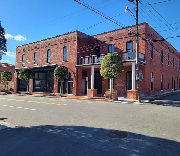 4 S King St #204