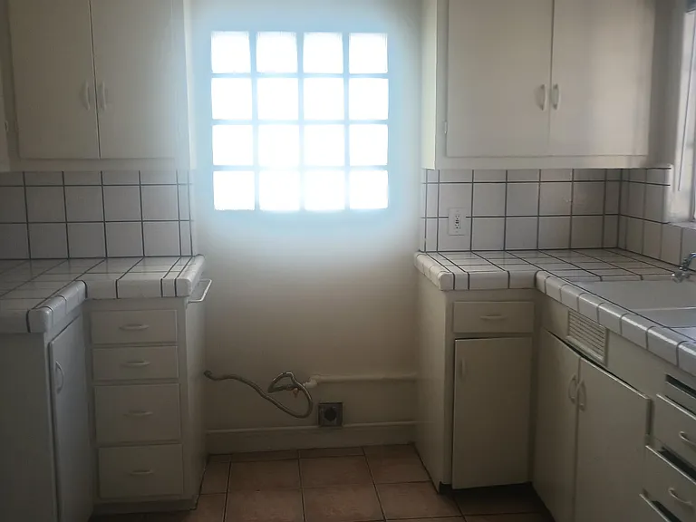 124 E Buena Vista St — Photo 3