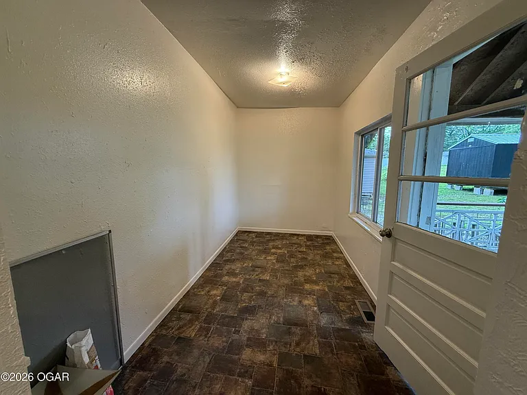 930 W 1st St — Photo 12