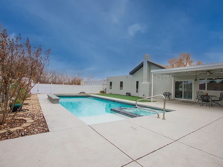9514 Avenida Del Oso NE — Photo 11