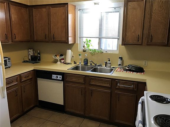 4th image of 927 E 41st St APT 4