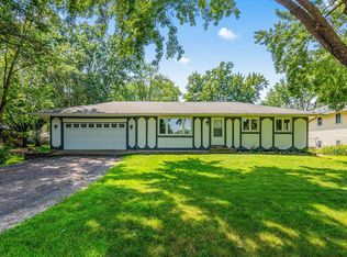 8210 Red Oak Dr, Mounds View, MN 55112