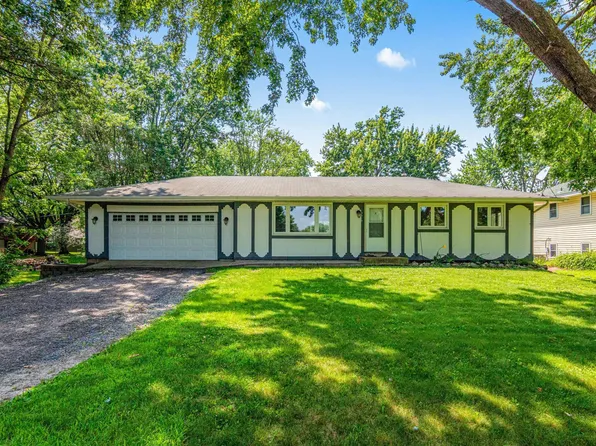 8210 Red Oak Dr, Mounds View, MN 55112