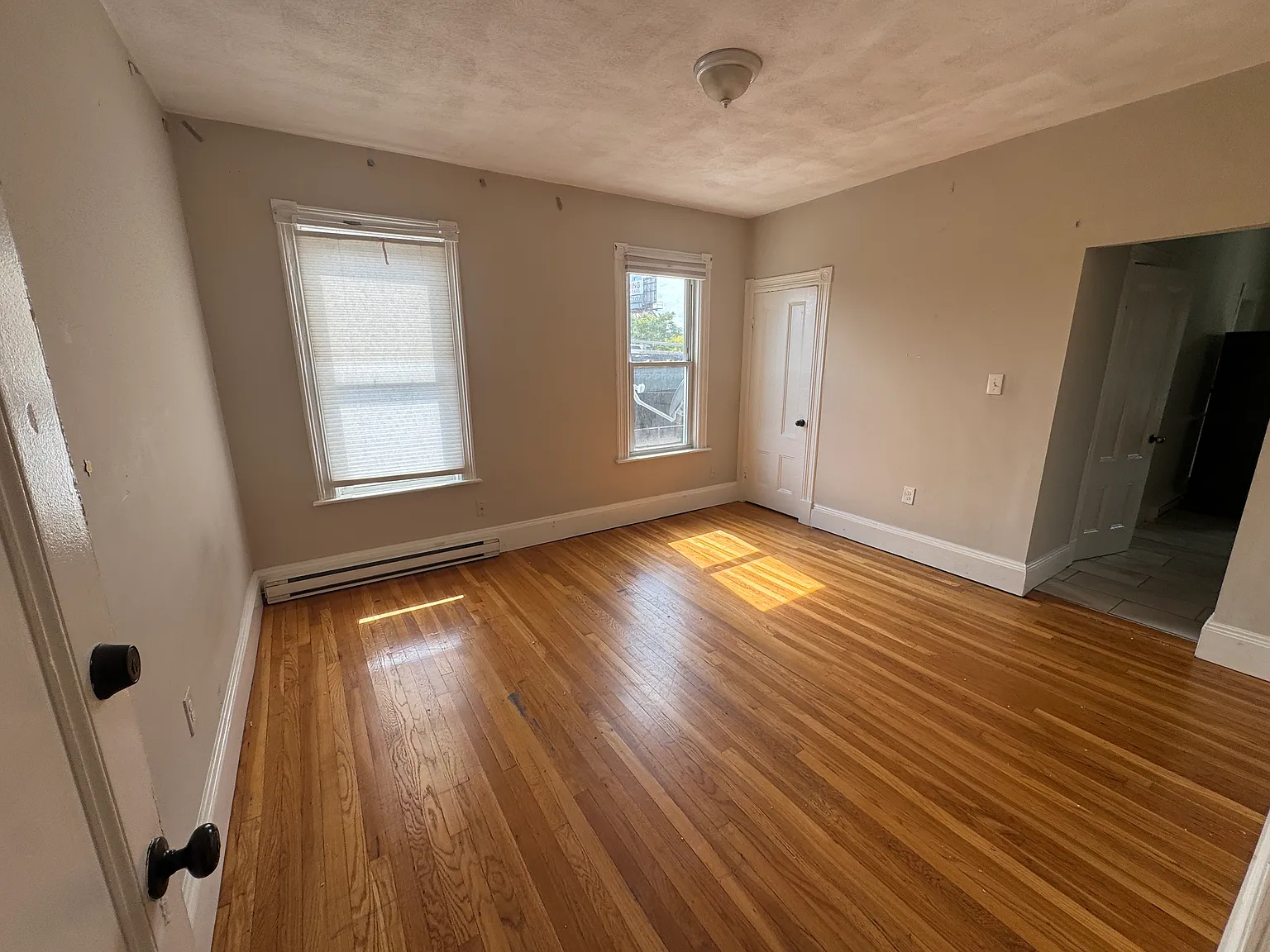 3 bed, 1100 sqft, $2,700 — Photo 3