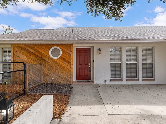 5th image of 585 Venetian Way