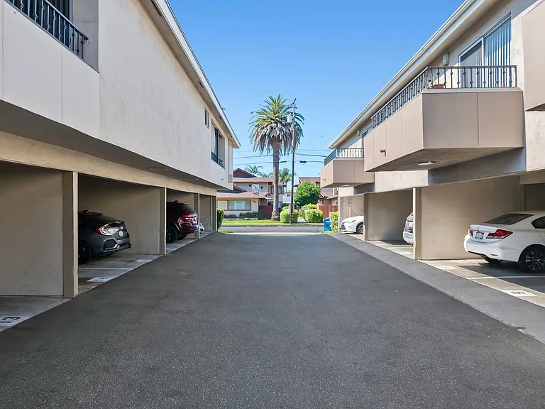 1121 S Atlantic Blvd — Photo 10
