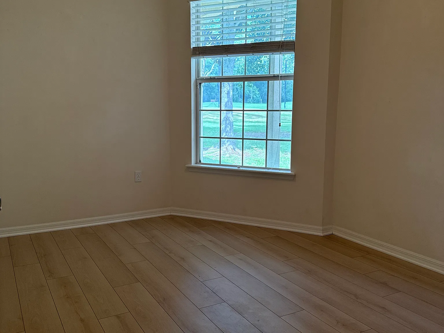 3 bed, 1830 sqft, $2,400 — Photo 4