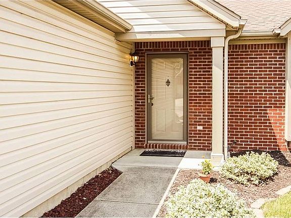Front Entrance w/Storm Door