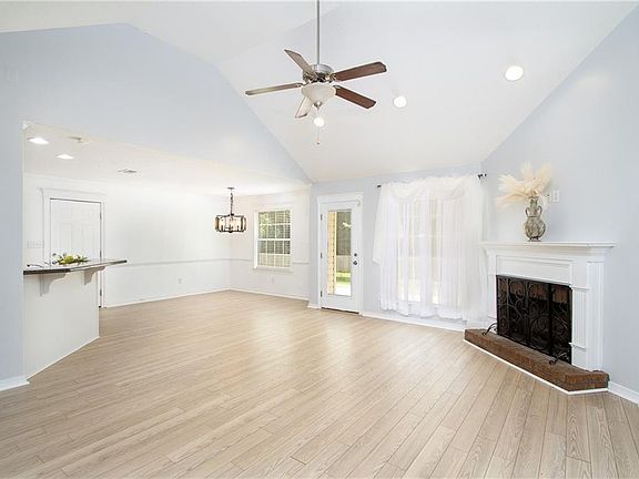 4th image of 1671 Woodcock Ct