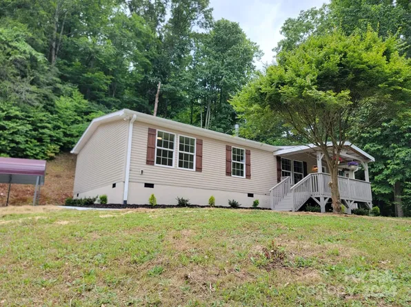 68 Red Red Ln, Sylva, NC 28779