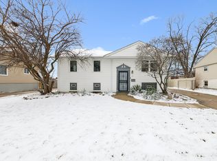 135 Ambassador Ave, Romeoville, IL 60446