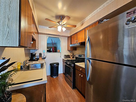 5th image of 34 Hampton Court