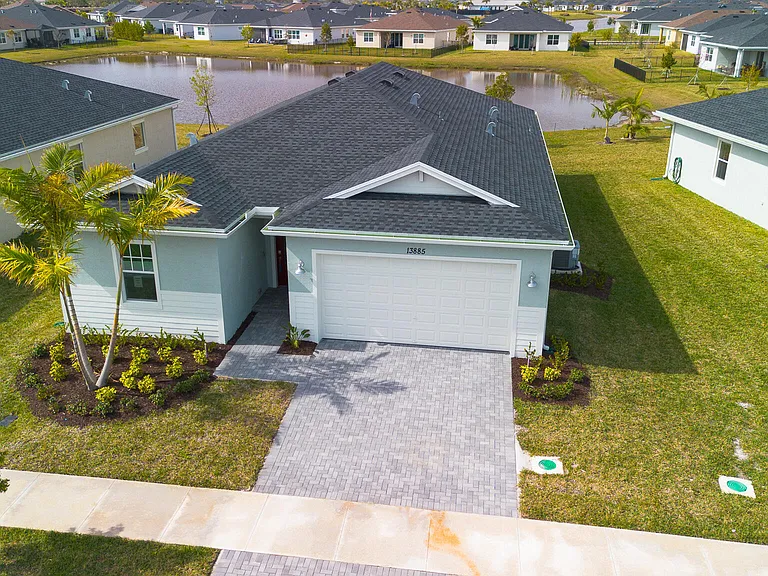 13885 SE Riversway St — Photo 3