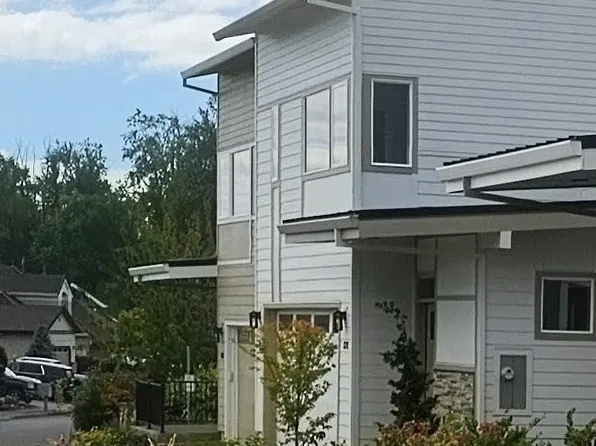 200 Black Hawk Ct, Columbia City, OR 97018