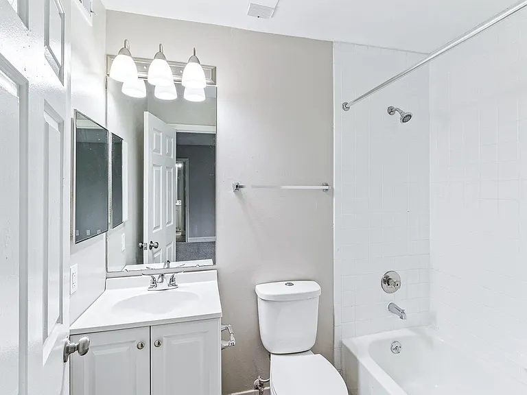 Station House Apartments — Photo 41