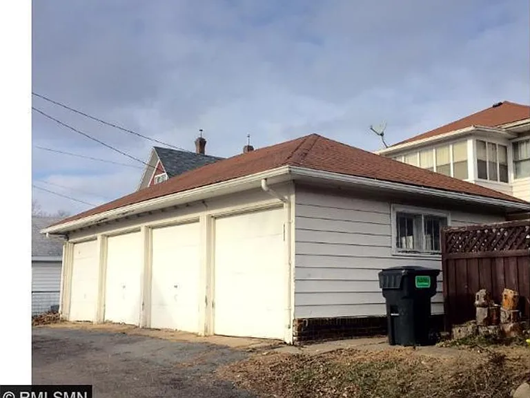 992 Wakefield Ave — Photo 3
