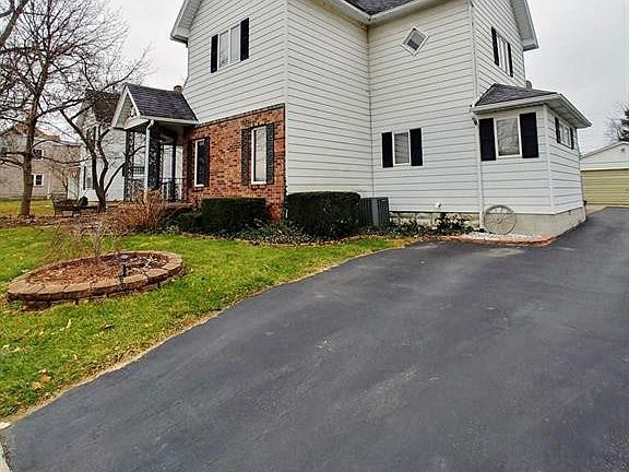 2nd image of 122 S Eastom St