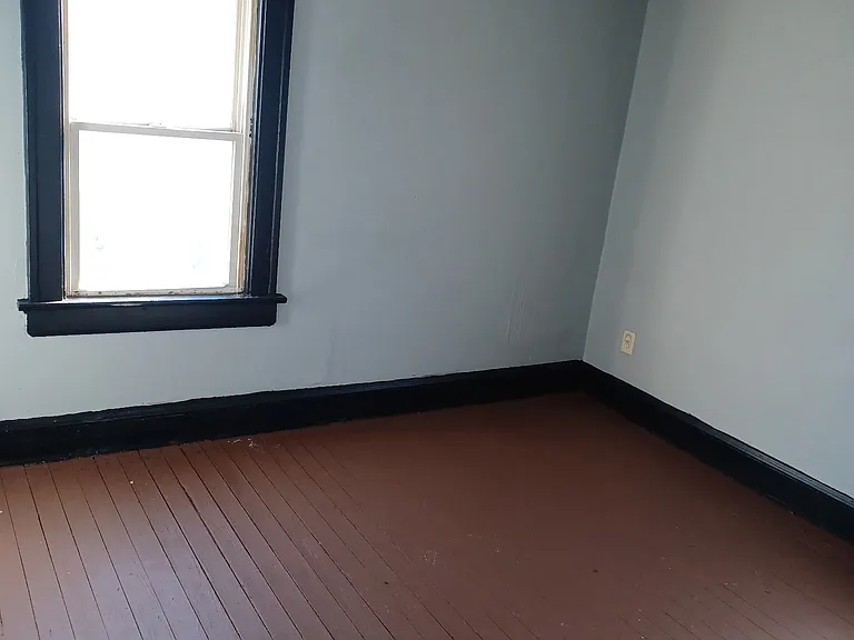 2208 East Ave — Photo 3