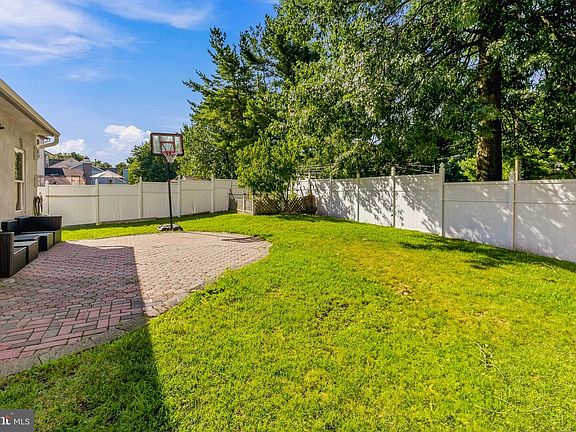 5th image of 38 Sleepy Hollow Ln