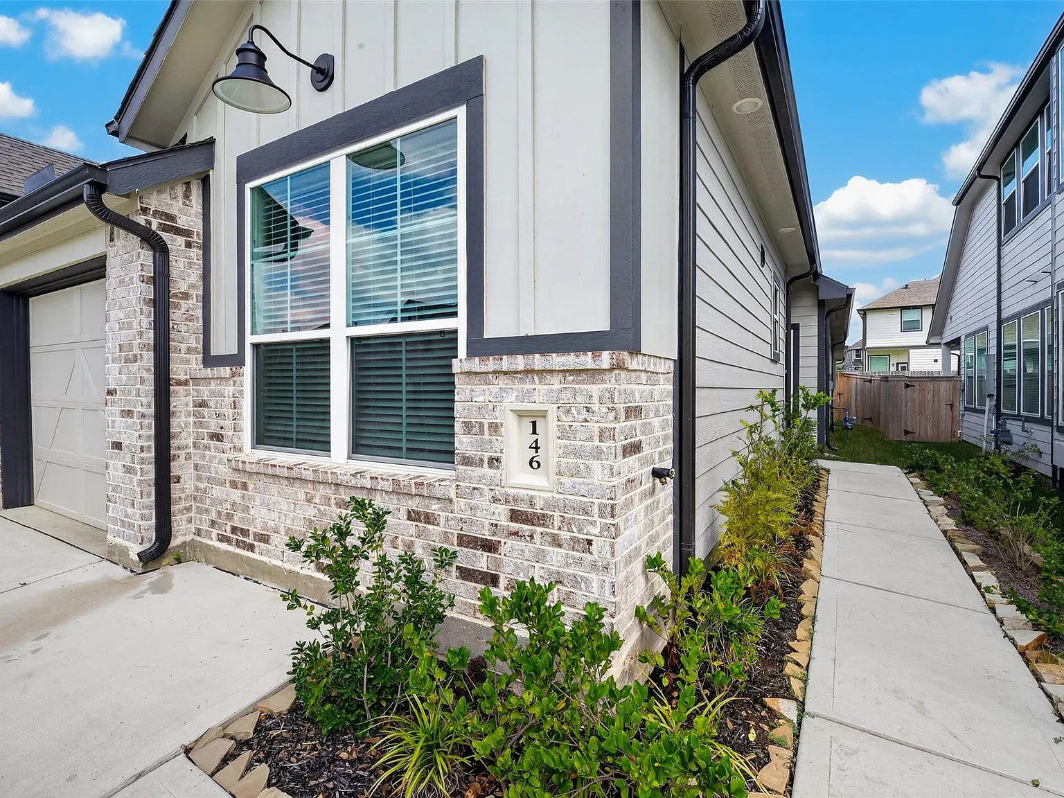 2 bed, 2.0 bath, 1362 sqft, $1,800 — Photo 4