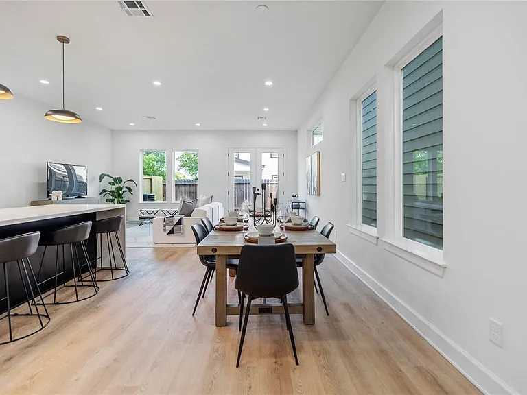 6321 Foster St — Photo 5