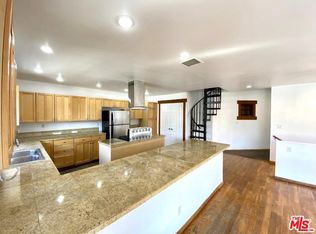 825 Angelus Pl #1/2, Venice, CA 90291