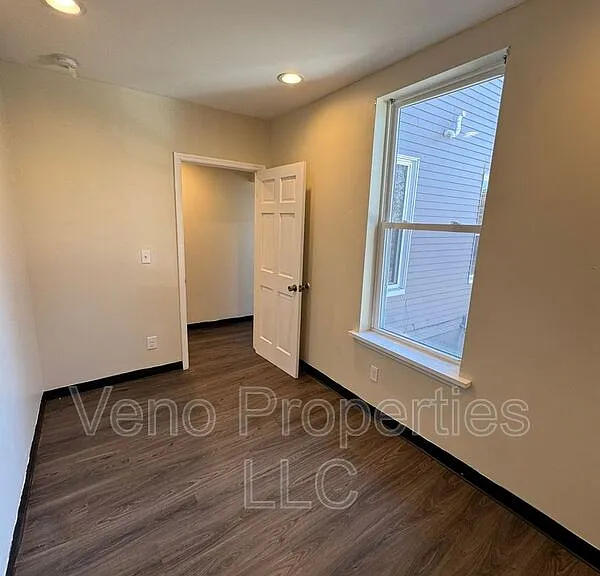219 Spring Ave #1 — Photo 13