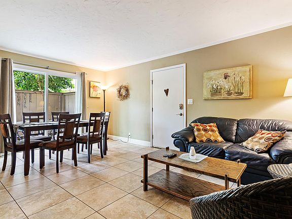 3rd image of 385 Camelback Rd APT 2