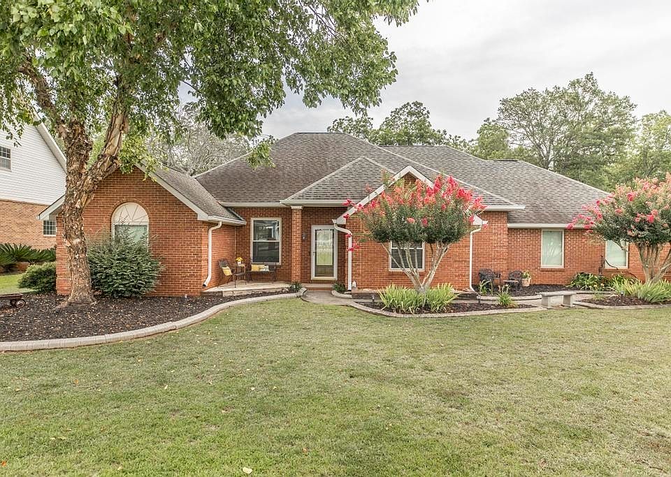 1st image of 400 Twelve Oaks Dr