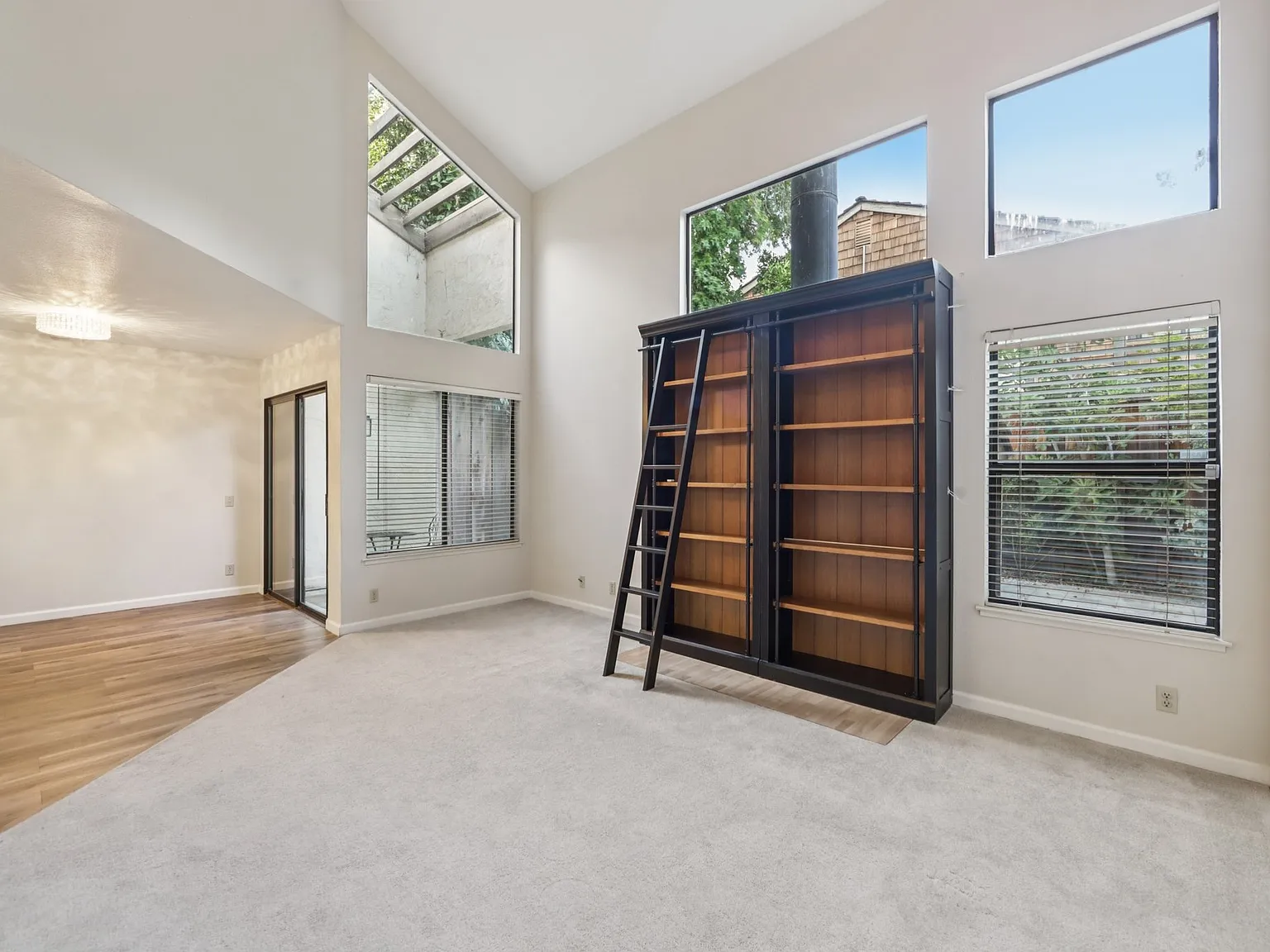 3 bed, 1378 sqft, $3,995 — Photo 4