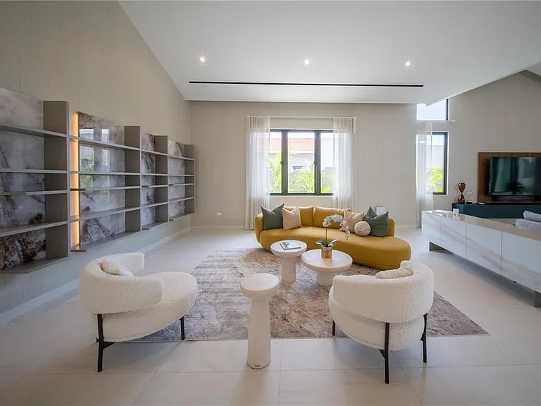 1 Corredor Miralago #908 — Photo 10