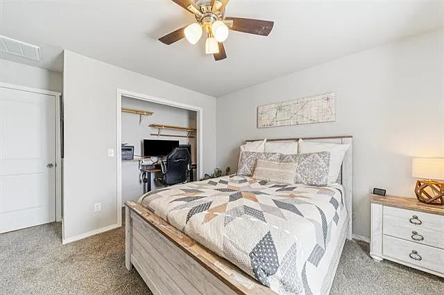 811 E 7th St — Photo 13