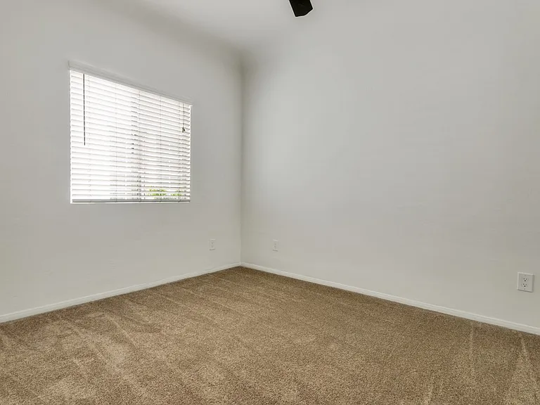 232 S Reeves Dr — Photo 15