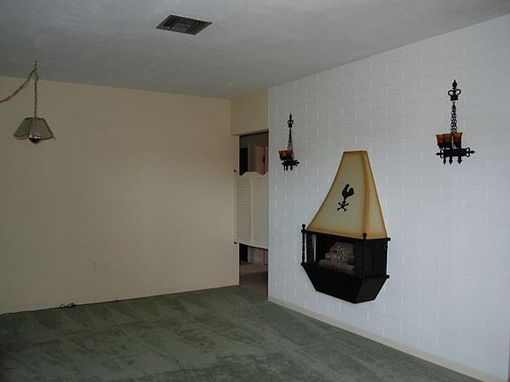 5th image of 7472 Bay St NE