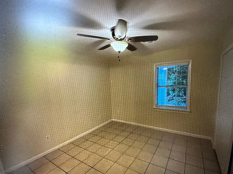 811 Varsity Dr — Photo 6
