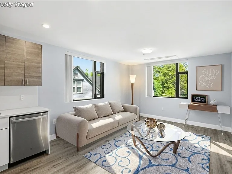 632 Centre St #303 — Photo 7