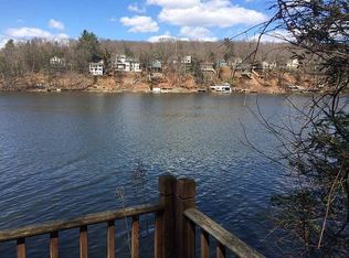 55 Lakeview Ter, Sandy Hook, CT 06482