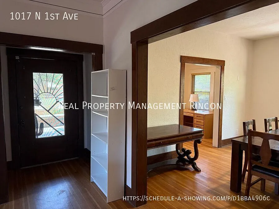 Gorgeous 5 Bedroom West University Historic Bungalow! — Photo 3