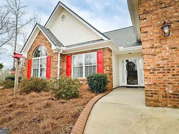 3rd image of 105 Edinburgh Ln