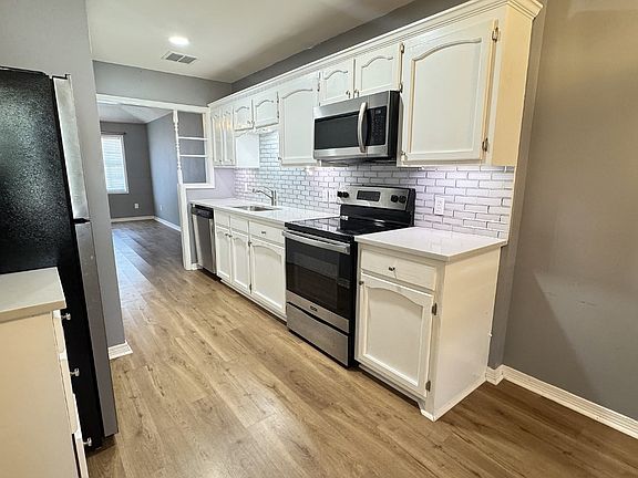 5th image of 206 Splane Dr