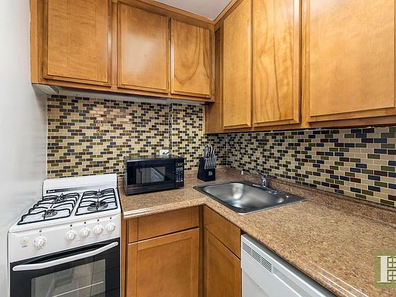 2nd image of 7 E 14th St APT 523