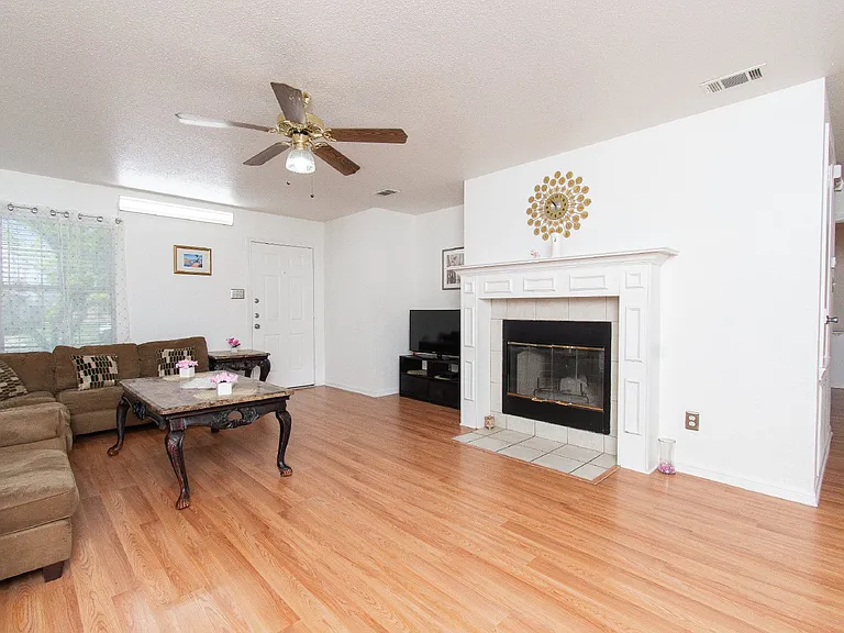 2907 Lantana Dr — Photo 4