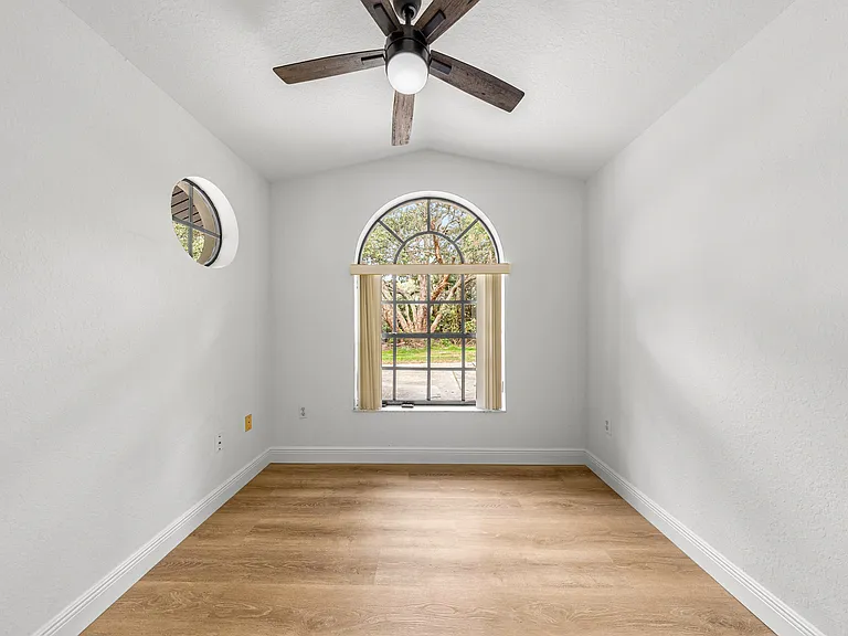 375 N Highview Ave — Photo 21