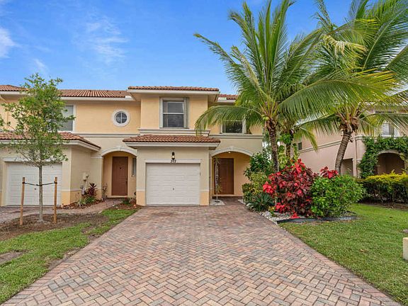 2nd image of 212 Seminole Palms Dr