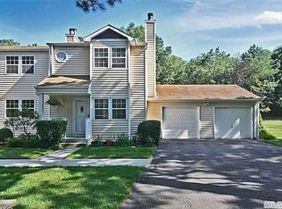 13 Huntington Cmns, Yaphank, NY 11980