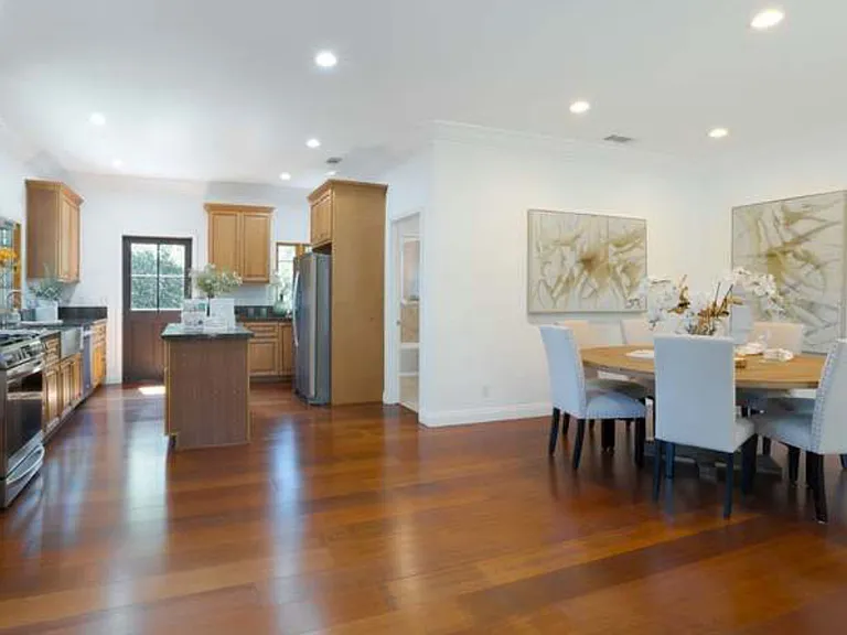 1050 Roxbury Rd — Photo 3
