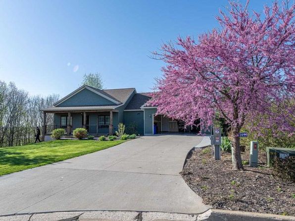 3877 Meadowview Ln SW, Iowa City, IA 52240