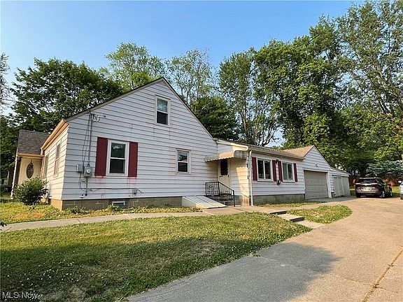 3rd image of 165 Westview Ave