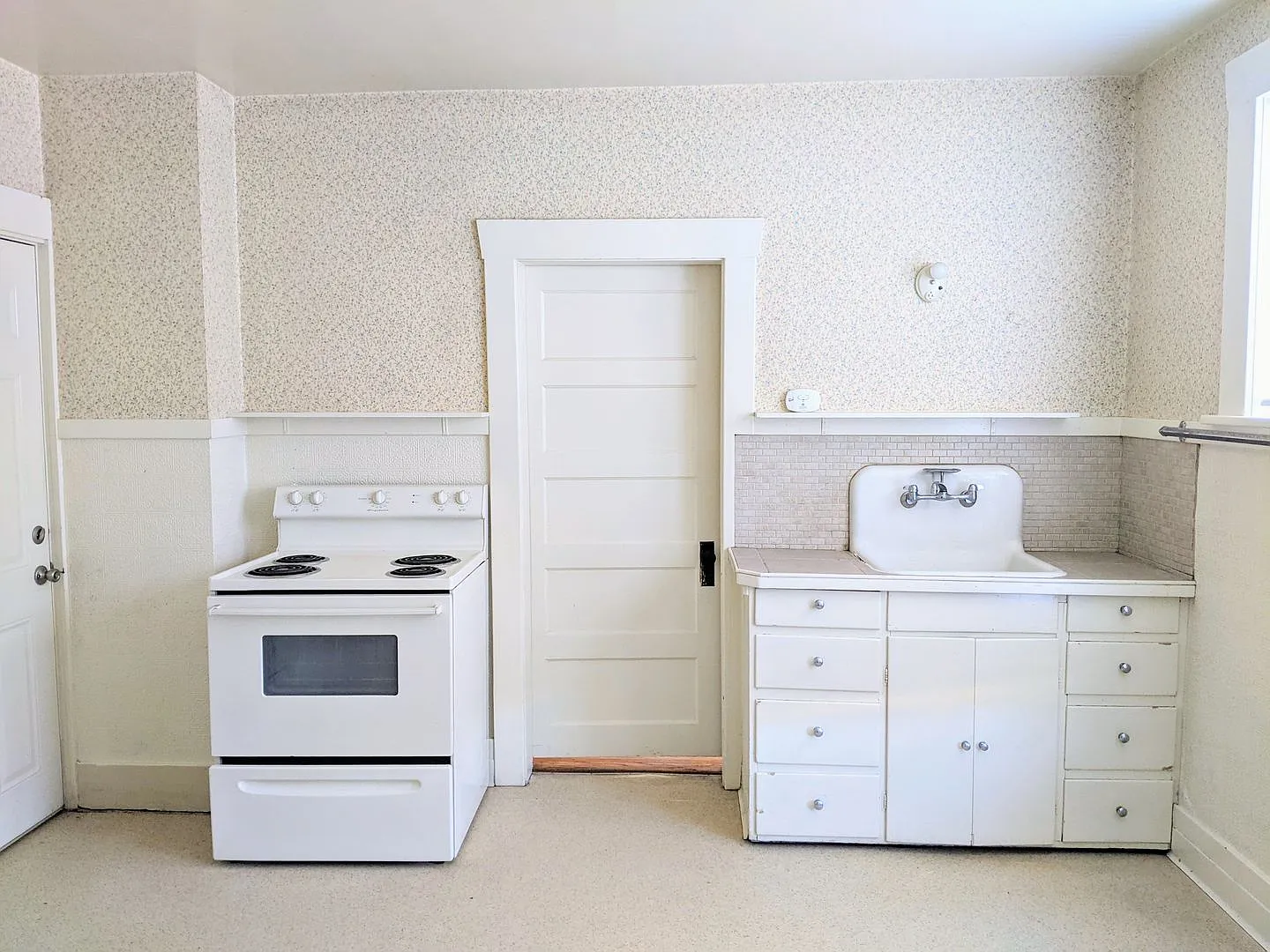 1 bedroom/ 1 bath in Triplex — Photo 3